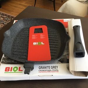 BIOL CAST ALUMINUM GRILL PAN WITH NON-STICK COATING 
28 cm 
NEW.